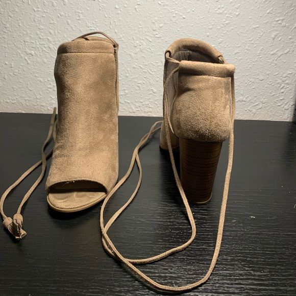 shoes - Picture 1 of 3